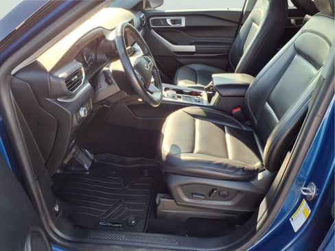 Used 2021 Ford Explorer XLT w/ Equipment Group 202A AWD/4WD image 21