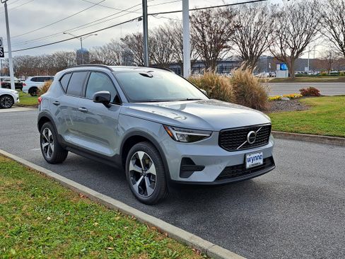 New 2026 Volvo XC40 B4 Core image 2