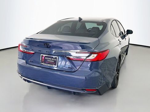 Used 2025 Toyota Camry SE image 5