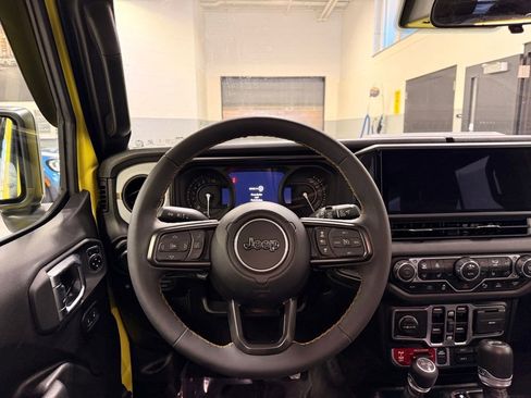 Used 2024 Jeep Wrangler Unlimited image 22