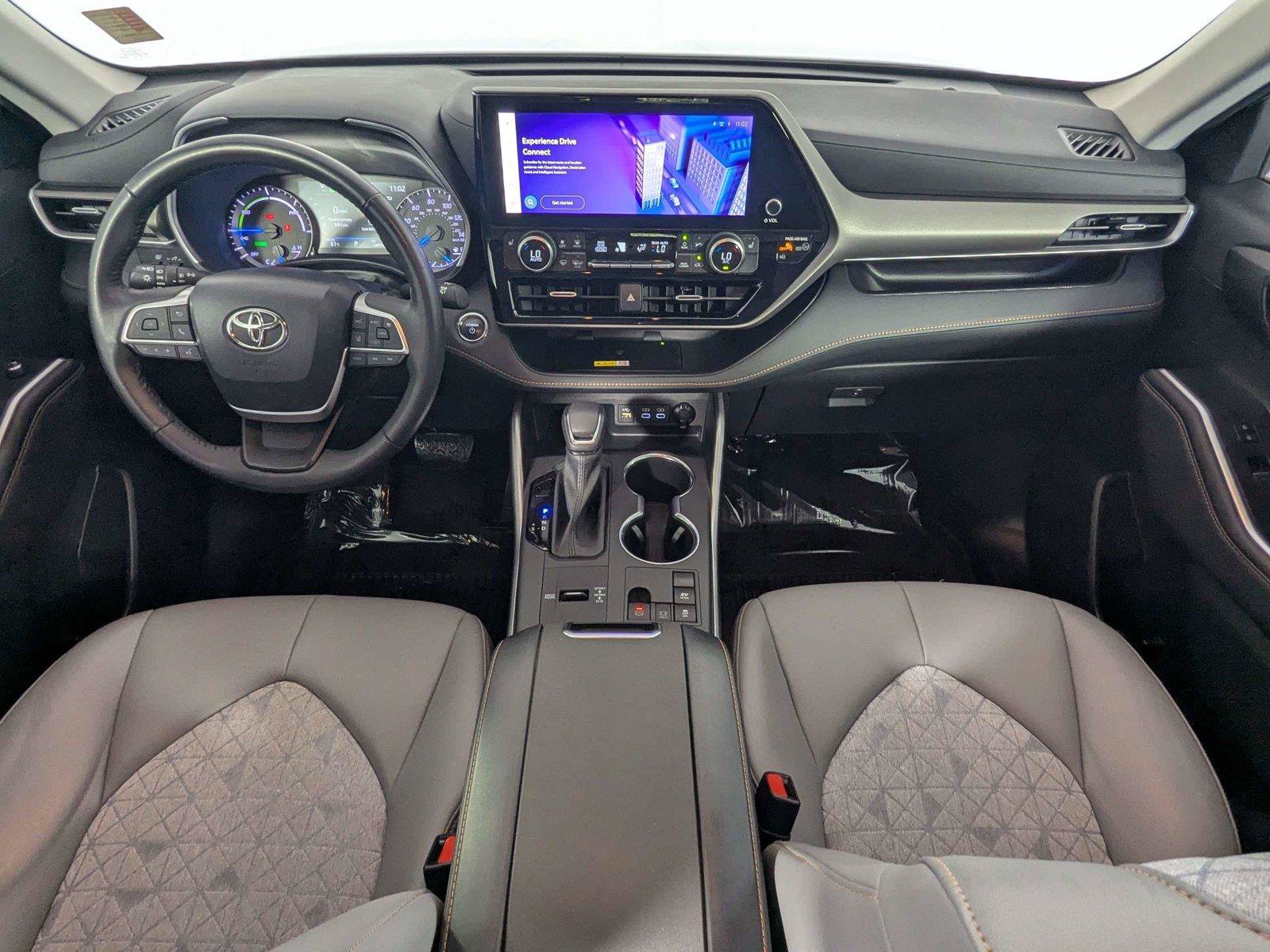 Used 2023 Toyota Highlander Bronze Edition FWD image 41