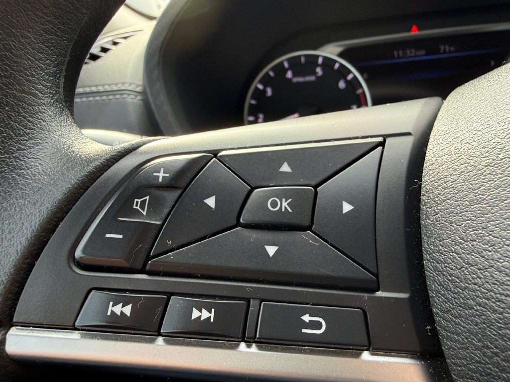 Used 2025 Nissan Sentra SV FWD image 14
