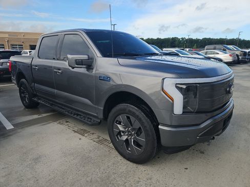 Used 2025 Ford F150 Lightning Lariat AWD/4WD image 4