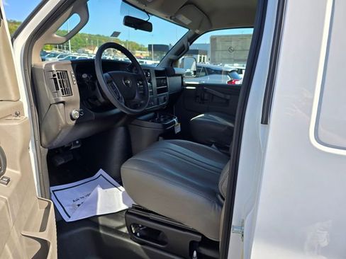 New 2025 Chevrolet Express 2500 w/ Enhanced Convenience Package image 9