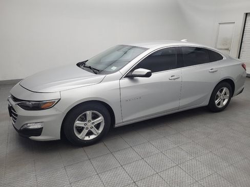 Used 2022 Chevrolet Malibu LT FWD image 2