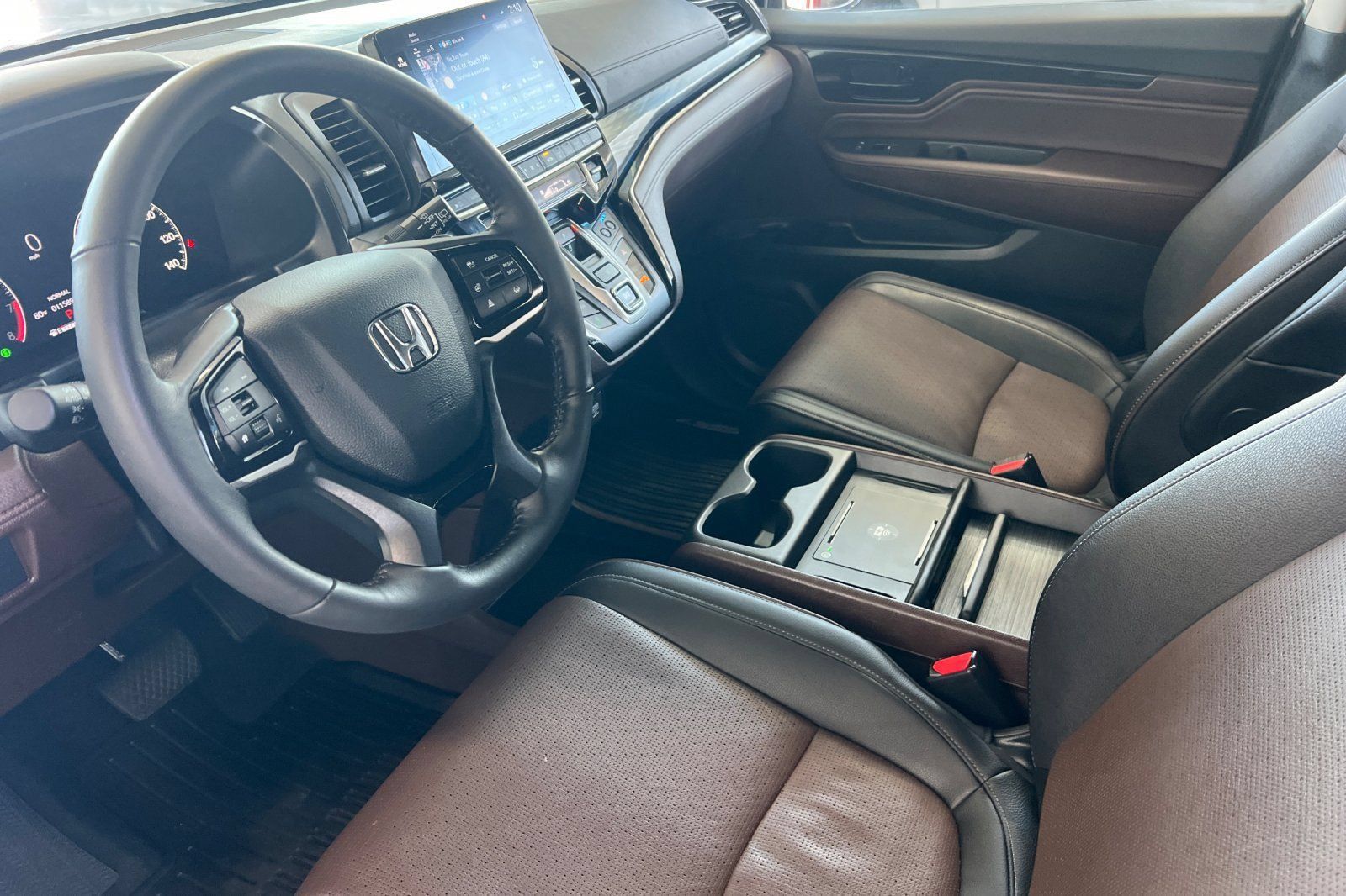 Used 2025 Honda Odyssey Elite image 7