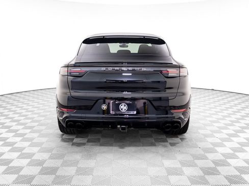 Certified 2023 Porsche Cayenne Platinum Edition image 9