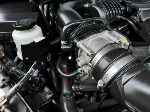 Used 2012 Nissan Frontier S image 41