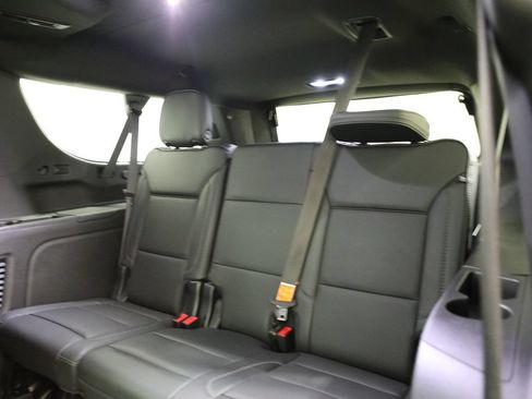 Used 2022 GMC Yukon XL Denali w/ Denali Premium Package AWD/4WD image 14
