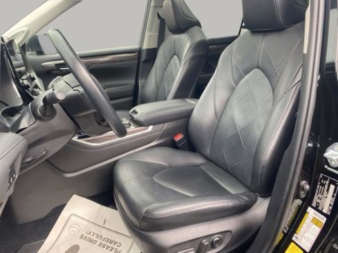 Used 2021 Toyota Highlander Platinum image 10