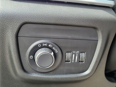 Used 2023 Jeep Grand Cherokee Altitude image 23