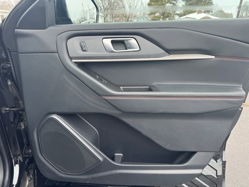 Used 2025 Ford Explorer ST-Line w/ ST-Line Street Pack image 14