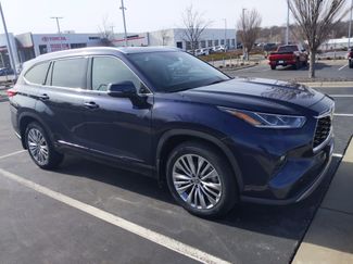 Certified 2022 Toyota Highlander Platinum video 2
