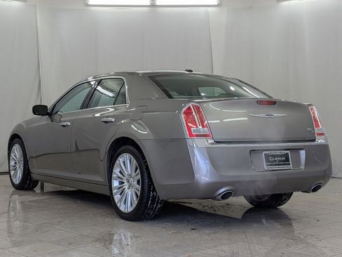 Used 2014 Chrysler 300 C image 6
