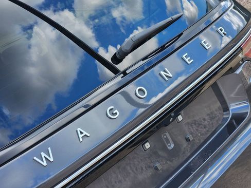 Used 2022 Jeep Wagoneer Series III w/ Flexible Seating Group AWD/4WD image 18