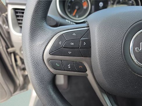 Certified 2019 Jeep Cherokee Latitude w/ Popular Appearance Group FWD image 28