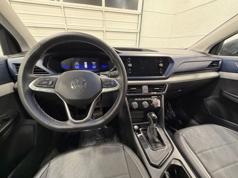 Used 2023 Volkswagen Taos SE w/ Panoramic Sunroof Package FWD image 37