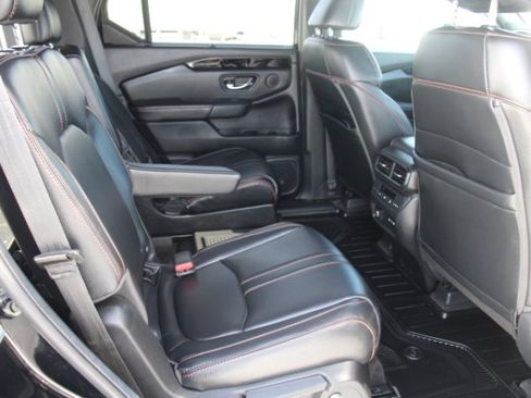 Used 2024 Honda Pilot TrailSport image 19