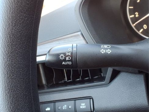 Used 2025 Nissan Altima 2.5 SV image 17