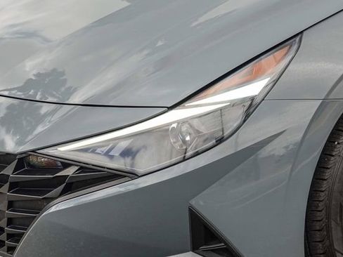 Certified 2023 Hyundai Elantra Limited FWD image 9