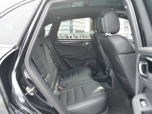 Certified 2026 Porsche Macan AWD/4WD image 25