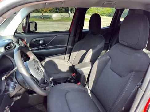 Certified 2022 Jeep Renegade Latitude AWD/4WD image 4