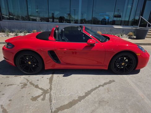 Used 2019 Porsche 718 Boxster image 8