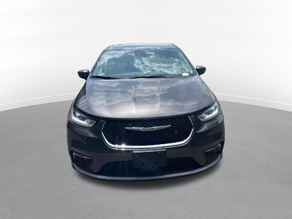 Used 2023 Chrysler Pacifica Touring-L FWD image 3