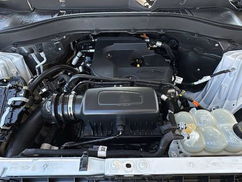 Certified 2020 Ford Explorer XLT RWD image 26