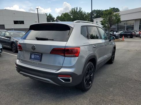 Certified 2023 Volkswagen Taos SE w/ Panoramic Sunroof Package FWD image 4