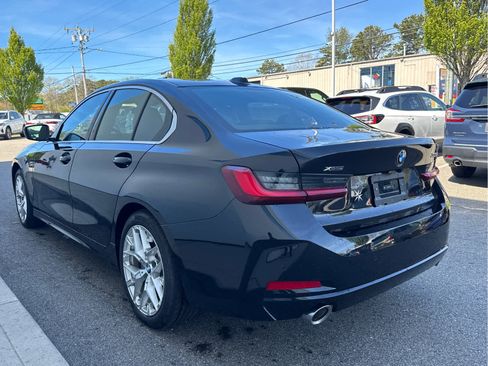 Certified 2025 BMW 330i xDrive Sedan w/ Convenience Package AWD/4WD image 9