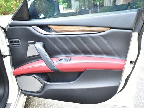 Used 2019 Maserati Ghibli GranLusso RWD image 19