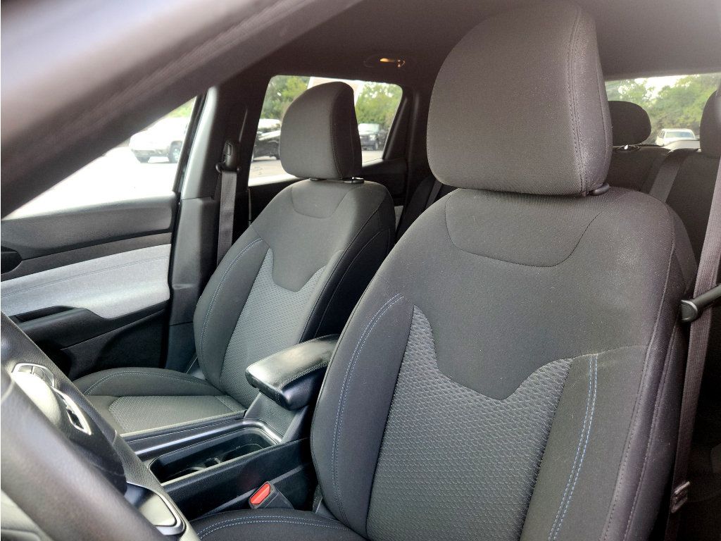 Used 2024 Jeep Compass Sport AWD/4WD image 3
