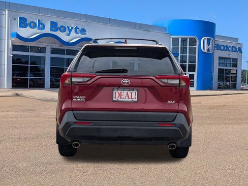 Used 2023 Toyota RAV4 XLE w/ Convenience Package FWD image 4