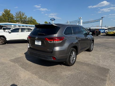 Used 2017 Toyota Highlander XLE image 9
