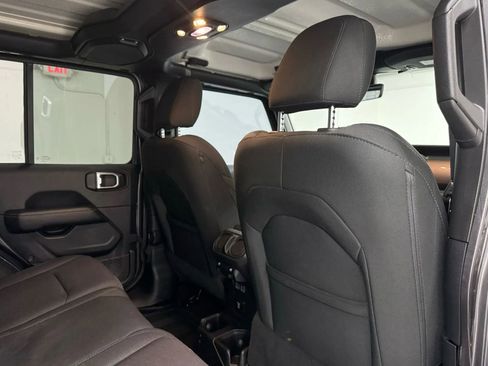 Used 2019 Jeep Wrangler Unlimited Sahara image 17