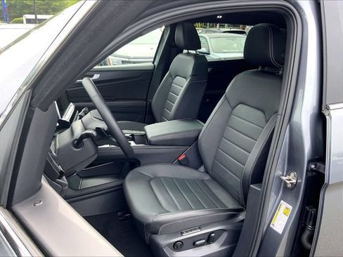Certified 2025 Volkswagen Atlas Cross Sport SEL AWD/4WD image 5