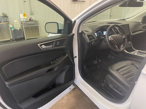 Used 2024 Ford Edge SEL w/ Convenience Package image 9