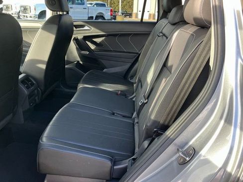 Used 2022 Volkswagen Tiguan SE image 18