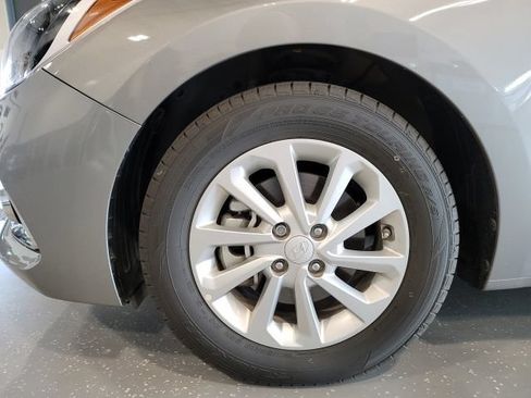 Used 2022 Hyundai Accent SEL FWD image 11