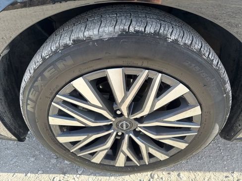 Used 2024 Nissan Altima 2.5 SV image 24