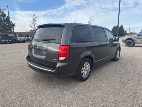 Used 2019 Dodge Grand Caravan SE w/ Rear Park Assist Package image 15