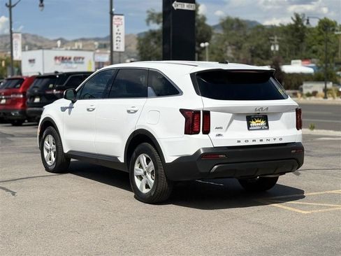 Used 2022 Kia Sorento LX AWD/4WD image 5