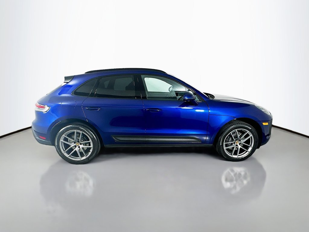 Certified 2025 Porsche Macan AWD/4WD image 8