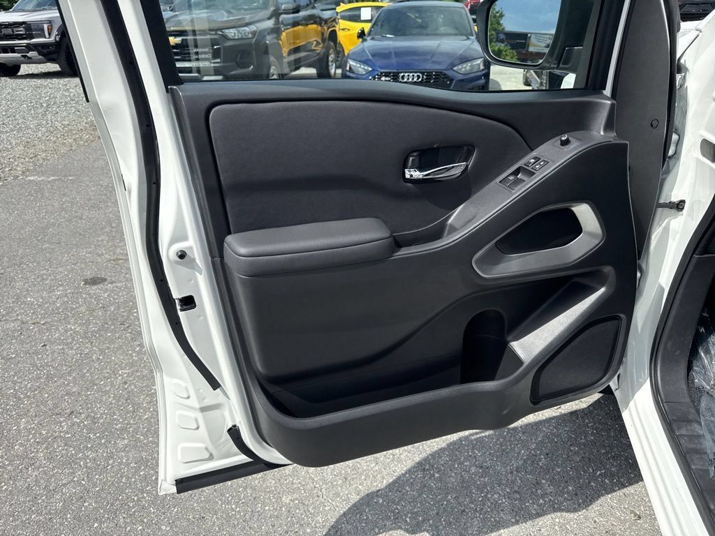 Used 2024 Nissan Frontier SV w/ SV Convenience Package RWD image 22