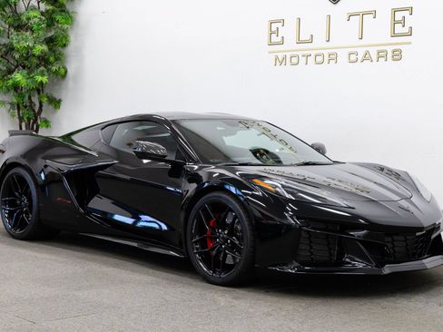 Used 2025 Chevrolet Corvette Z06 RWD image 7