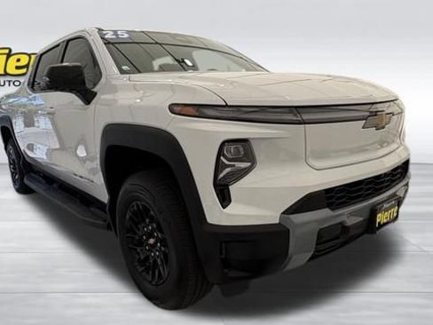 Used 2025 Chevrolet Silverado EV LT AWD/4WD image 8