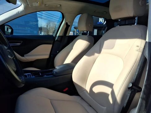 Used 2020 Jaguar F-PACE Premium image 26