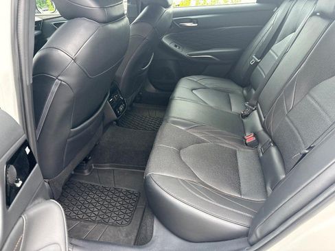Used 2022 Toyota Avalon Limited w/ Advanced Safety Package FWD image 6