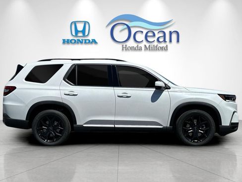 New 2025 Honda Pilot Touring image 6